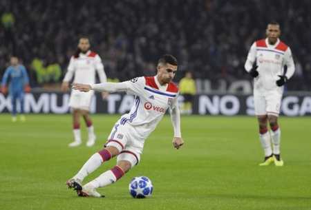 效力並成為 效力並成為